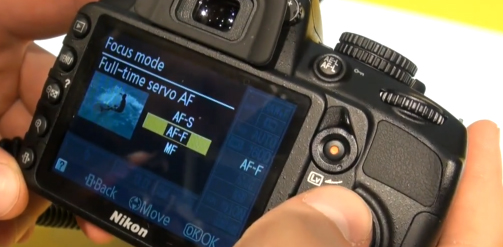 Следящий автофокус в режиме видеосъемки - Nikon D3100 vs Sony α55