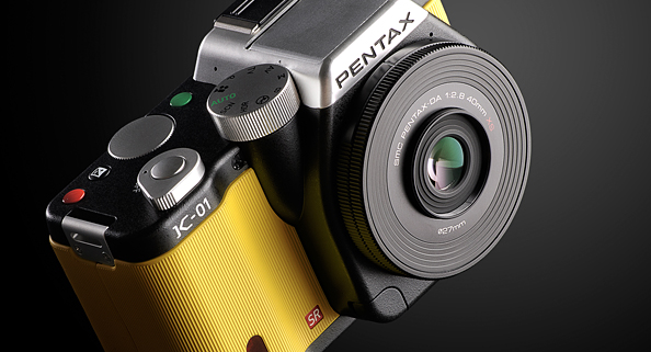 Pentax K-01 - высококлассная беззеркальная камера со сменной оптикой от зеркалок