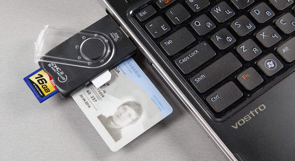 Полезные штуки №36. Два в одном: устройство для чтения ID-карты и карты памяти.