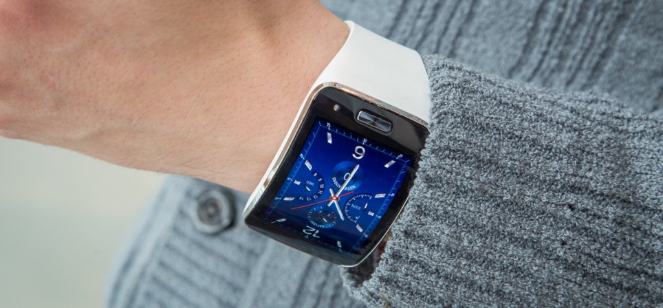 Футуристические смарт-часы Samsung Gear S для любителей информации