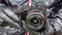 Что в коробке: беззеркальная камера Sony A6300