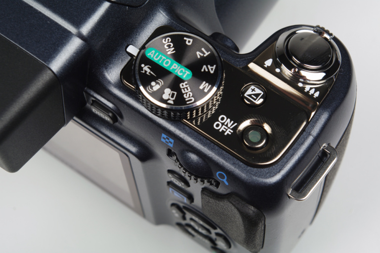 Karbist välja: Pentaxi võimsa suumiga digikaamera X90