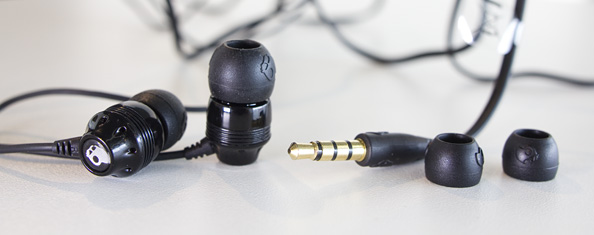 Kasulikud vidinad 31. Mikrofoniga varustatud SkullCandy nööpkuularid INK`D