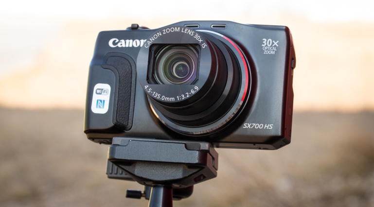 Karbist välja: võimsa suumiga kompaktkaamera Canon PowerShot SX700 HS