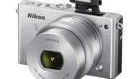Nikon 1 J4 hübriidkaamera on pealt lihtne aga seest võimas