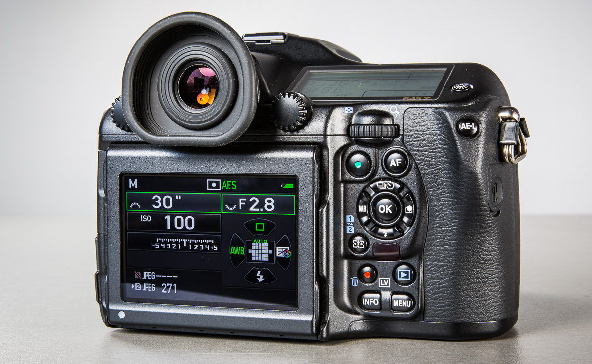 pentax-645z-medium-format-camera-photopoint-24