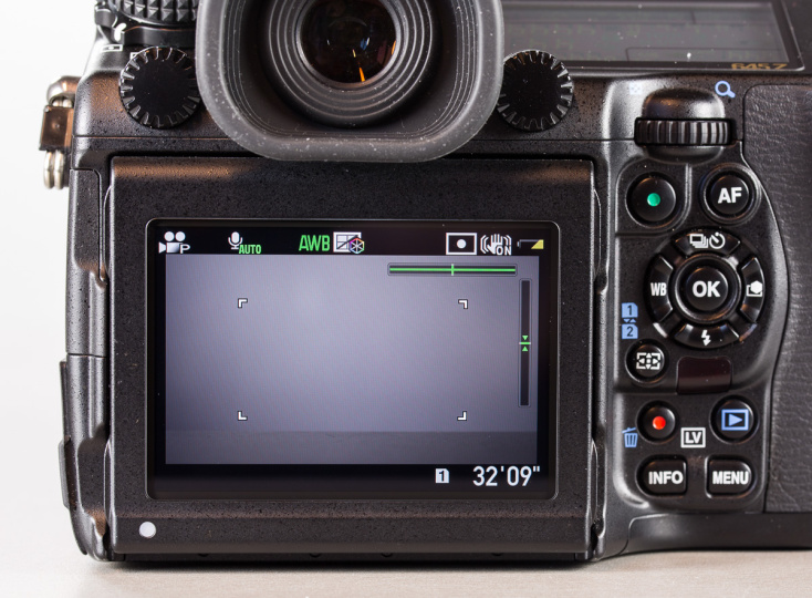 pentax-645z-medium-format-camera-photopoint-40