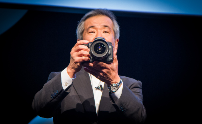 Canon EOS 7D Mark II peegelkaamera on võimas ja kiire.