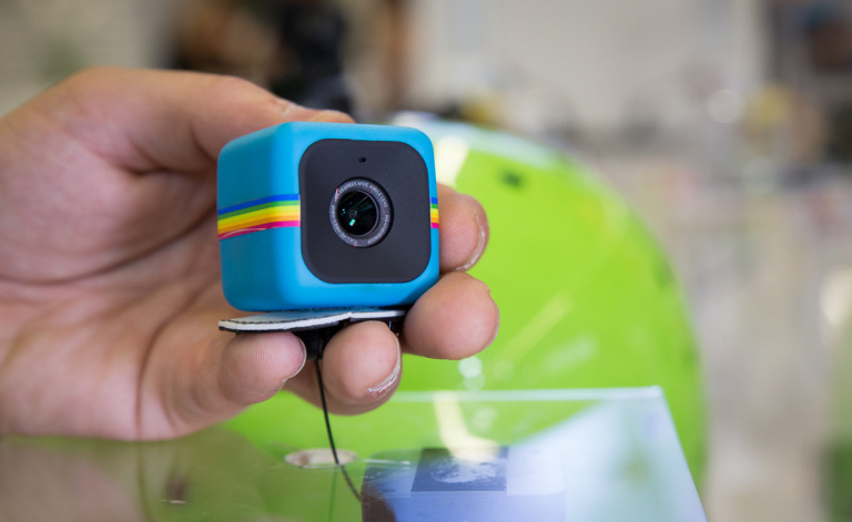 Maailma lihtsaim actionkaamera Polaroid Cube - näpud küljes Photokina fotomessil