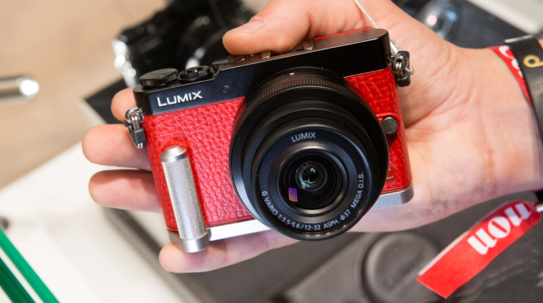 Panasonic GM5 hübriidkaamera käed küljes video Photokina 2014 fotomessil