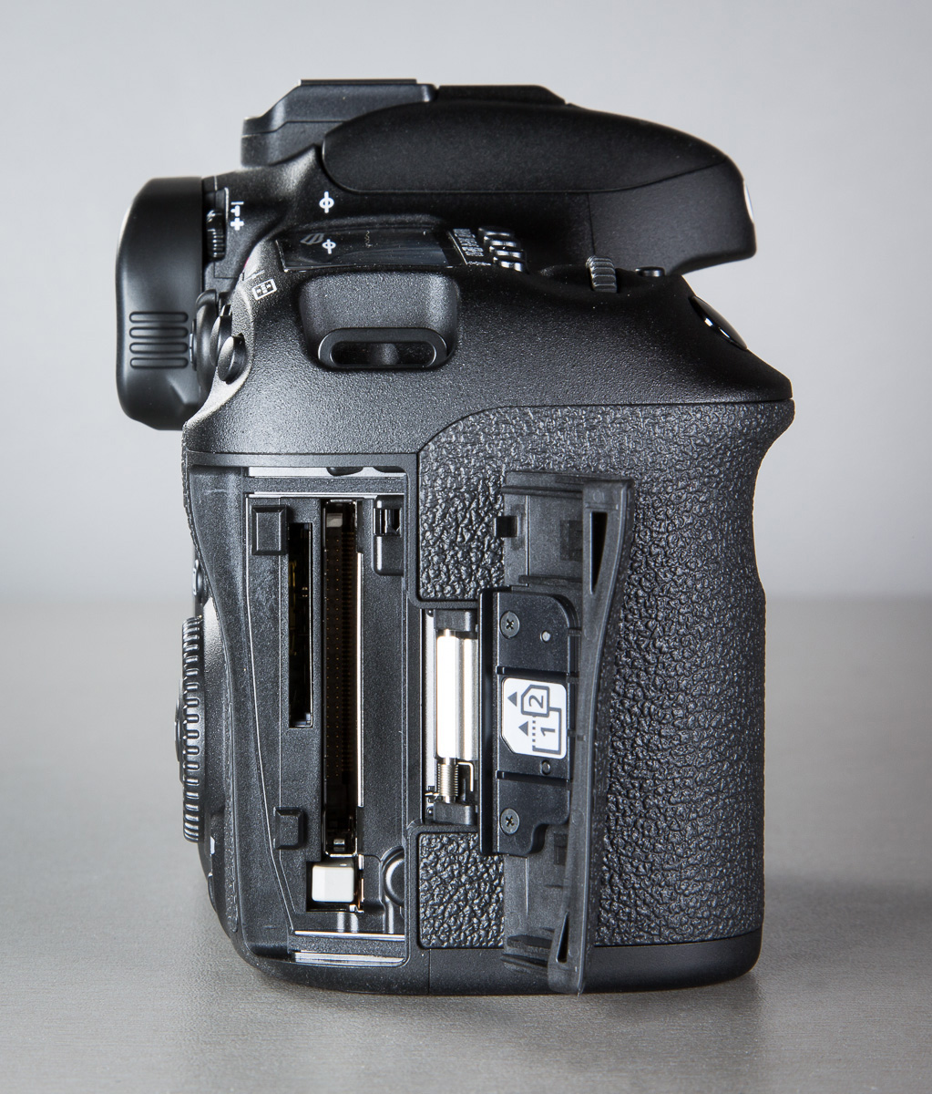 Canon-eos-7d-mark-2-peegelkaamera-photopointis-4