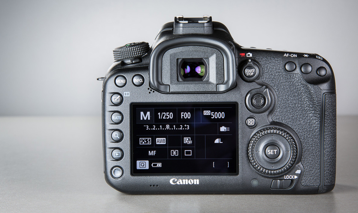 Canon-eos-7d-mark-2-peegelkaamera-photopointis-7