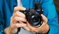 Sony RX1R II profiklassi kompaktkaamera saab kiire teravustamise ja elektroonilise pildiotsija
