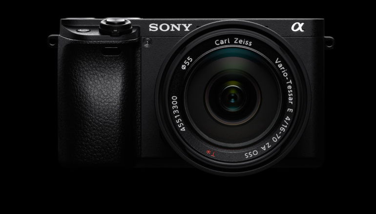 Sony a6300 hübriidkaamera rabab kiirete teravustamispunktide rohkusega
