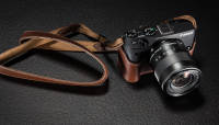 Canon EOS-M3 hübriidkaamera erikomplektis on 16 GB mälukaart ja retrostiilis vutlar