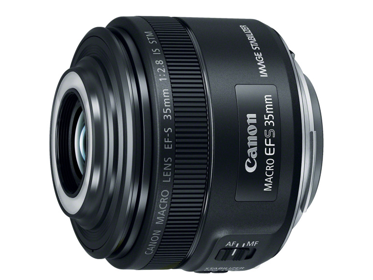 Canon EF-S 35mm F2.8 IS STM on integreeritud lisavalgustusega makroobjektiiv