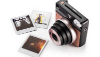 Fujifilm Instax Square SQ6 fotoaparaat teeb analoogmeetodil ruudukujulisi kiirpilte