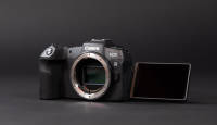 Vaata, mis peitub uue Canon EOS RP täiskaader hübriidkaamera karbis