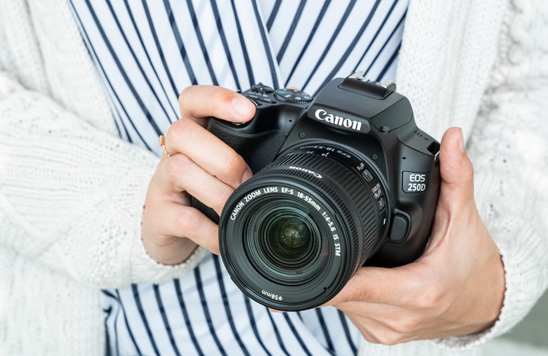 Alustavale fotohuvilisele sobiv Canon EOS 250D on müügil suvehinnaga