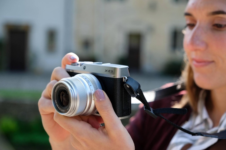 Retrodisainiga Fujifilm X-E3 hübriidkaamera on 200-500€ soodsam
