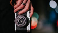Uus Fujifilm X-E4 hübriidkaamera on nüüd müügil