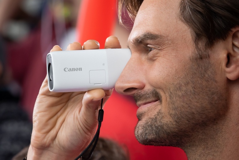 Võimsa suumiga Canon PowerShot ZOOM kaamera on nüüd müügil