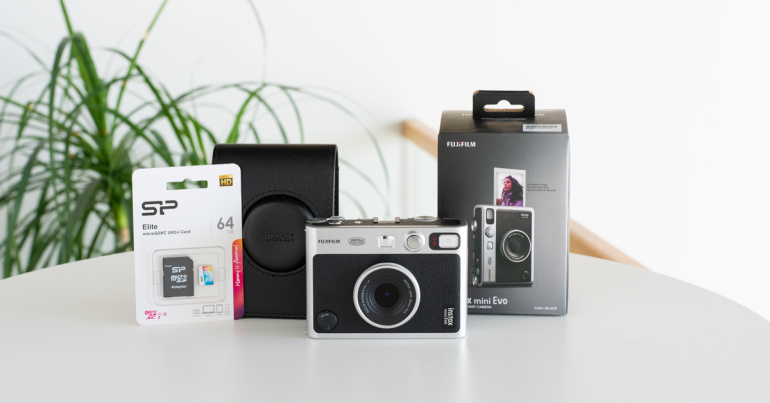 Proovi järele – Fujifilm Instax Mini Evo kiirpildikaamera on nüüd rentimiseks saadaval