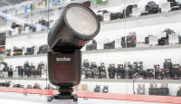 Godox V1 välklamp Sony ja Canon kaameratele on laenutamiseks saadaval