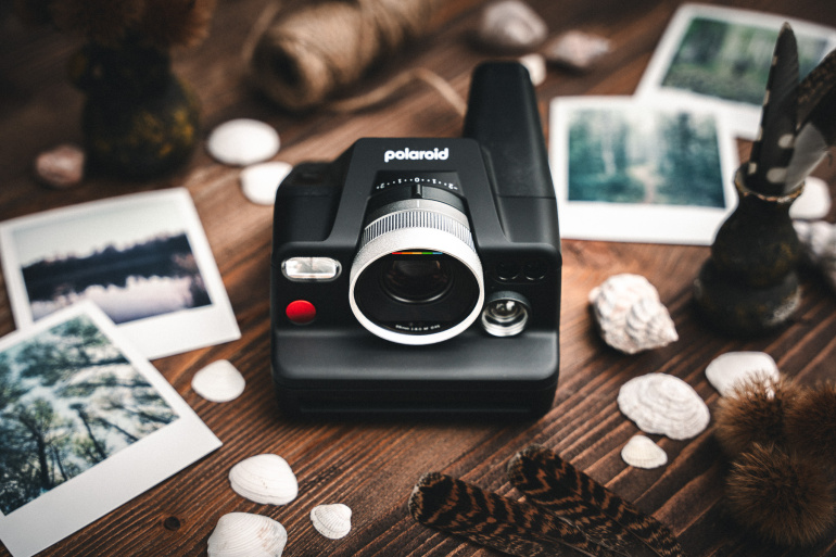 Digitest.ee: Polaroid I-2 on seninägematu tippklassi kiirpildikaamera