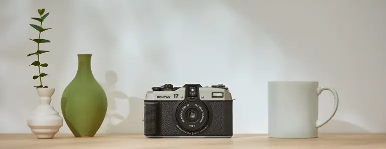 Pentax 17 on vanakooli filmikaamera, mis on loodud 2024. aastal