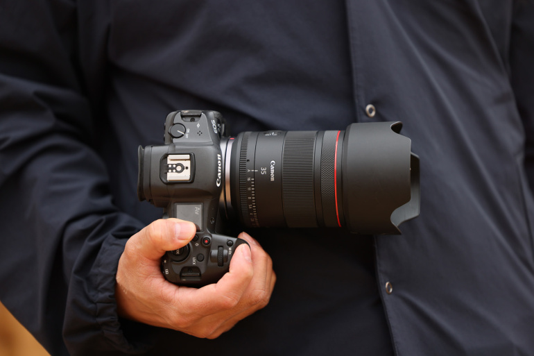 Canon RF 35mm f/1.4 L VCM on hübriidse disainiga fiksobjektiiv