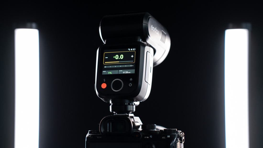 Godox V100